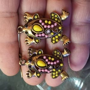 Gold frog earrings with a rhinestone and beads pink and yellow